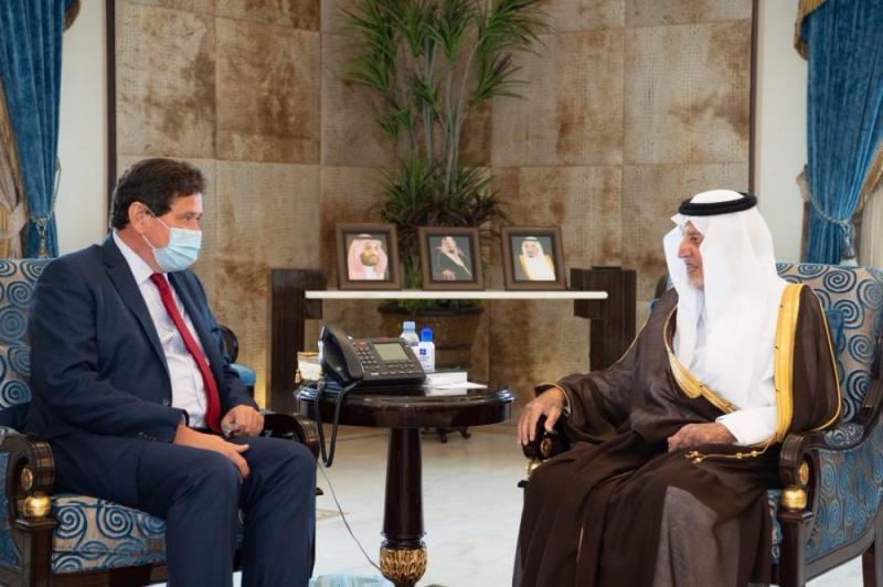 أمير مكة يناقش الموضوعات المشتركة مع السفير البريطاني الجديد