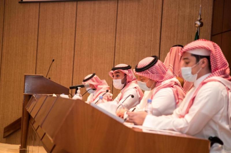 وزير الرياضة يجتمع مع رؤساء الأندية لبحث استراتيجية الدعم