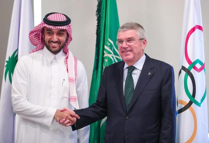 باخ يهنيء وزير الرياضة بنجاح منتدى اللاعبين الدولي