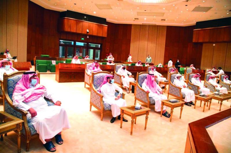 الفيصل يناقش استراتيجية الدعم وحوكمتها