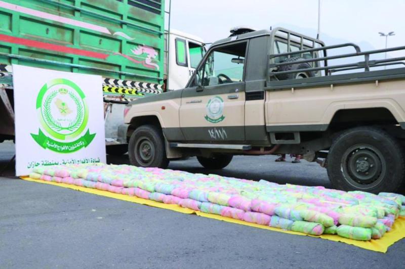 إحباط تهريب نصف طن «قات» بتجويفات شاحنة