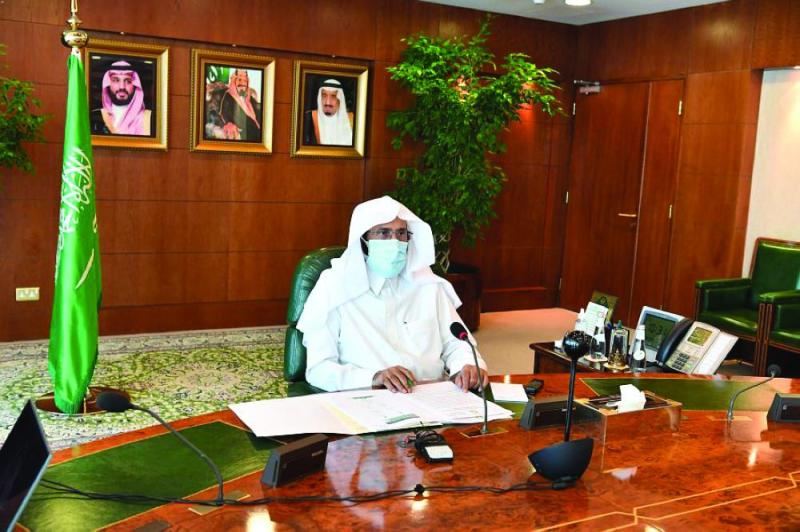تقييم خدمات المعتمرين وتوعية إسلامية بالمواقيت