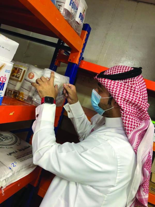 إتلاف نصف طن طحين وجبن فاسد