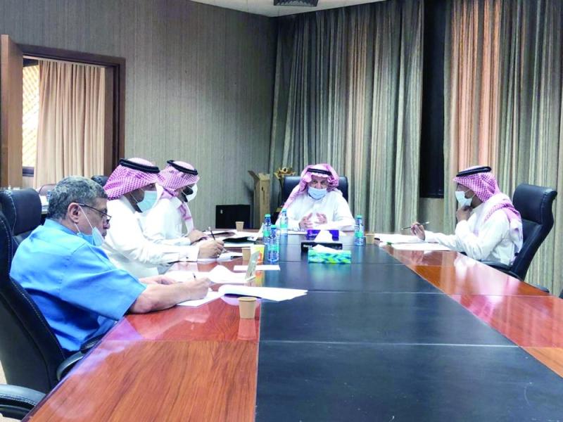 المسعد يجتمع برئيس الانضباط والاستئناف