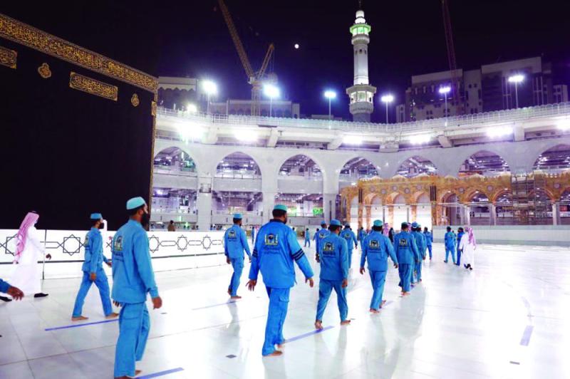 15 دقيقة للطواف و6 آلاف معتمر يوميا