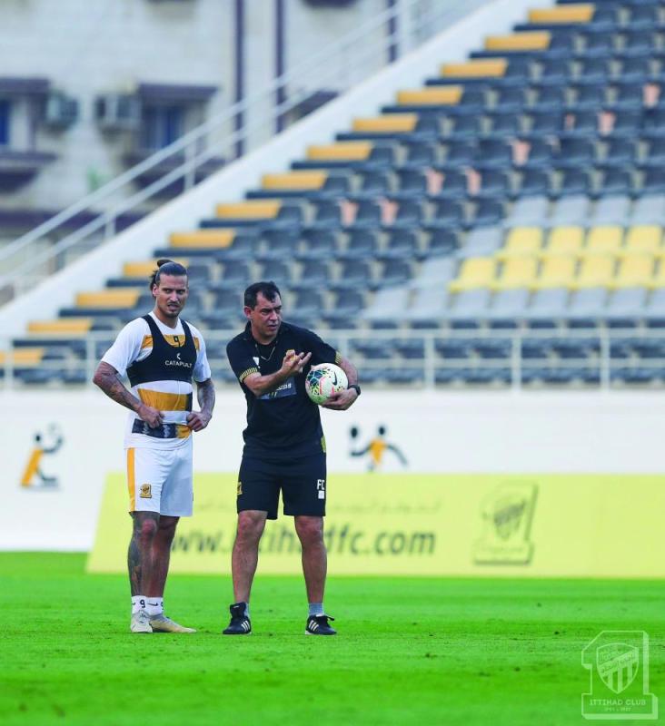 أندية دوري المحترفين تتمسك بمدربيها