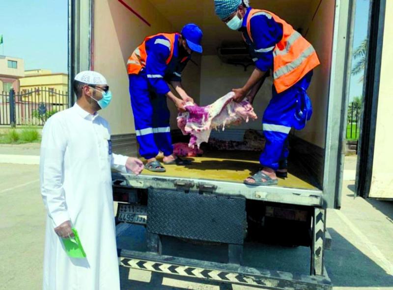 إتلاف 240 كيلو لحوم مجهولة المصدر برأس تنورة
