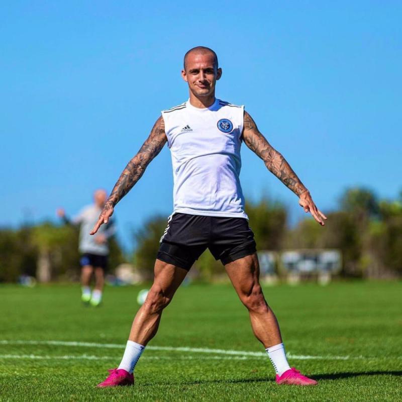 الاهلي يوقع الروماني مارتيتا