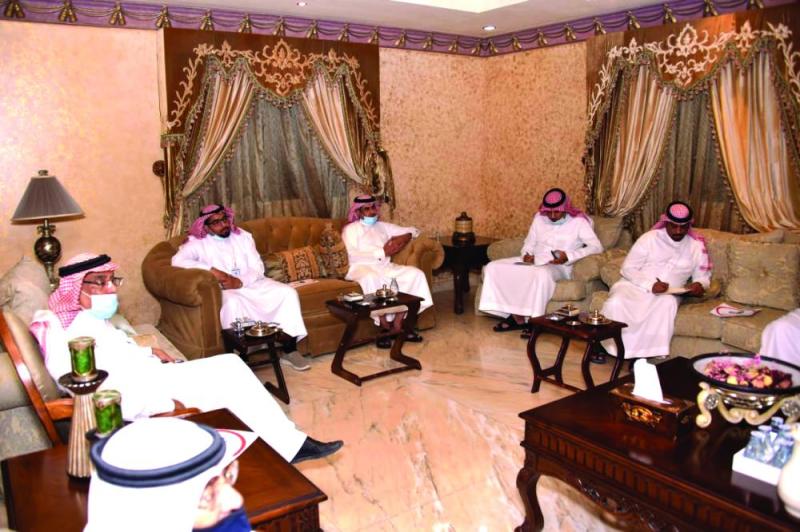 «شاطئ الدمام» يشكو غياب الخدمات والمرافق