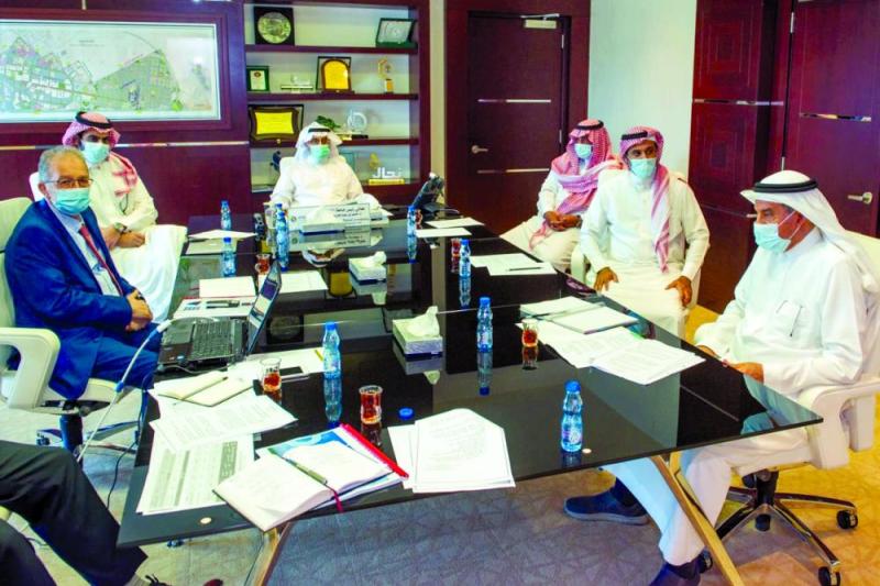 مجمعات «شمسية» بمرافق جامعة الملك فيصل