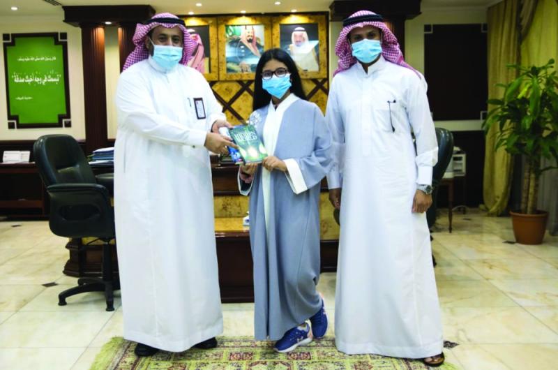 بالإنجليزية.. «ريتاج» أصغر مؤلفة في العالم