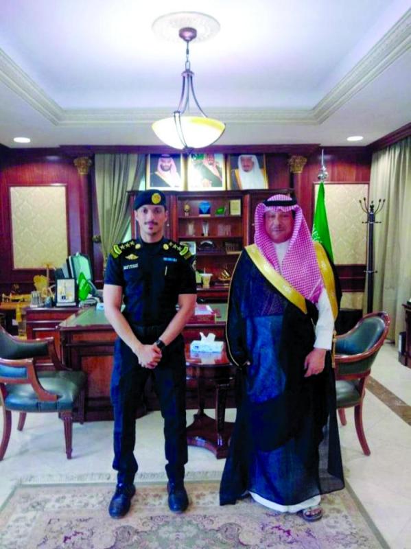 محافظ الخفجي يقلد «الدوسري» رتبة نقيب