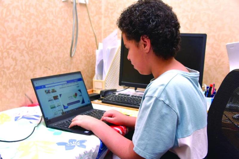 «مدرستي».. «أزمة الوقت» تبدد تركيز الطلاب وأولياء الأمور