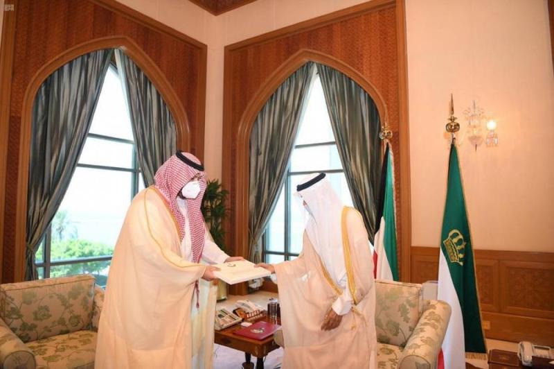 خادم الحرمين الشريفين يبعث برسالة خطية إلى أمير الكويت