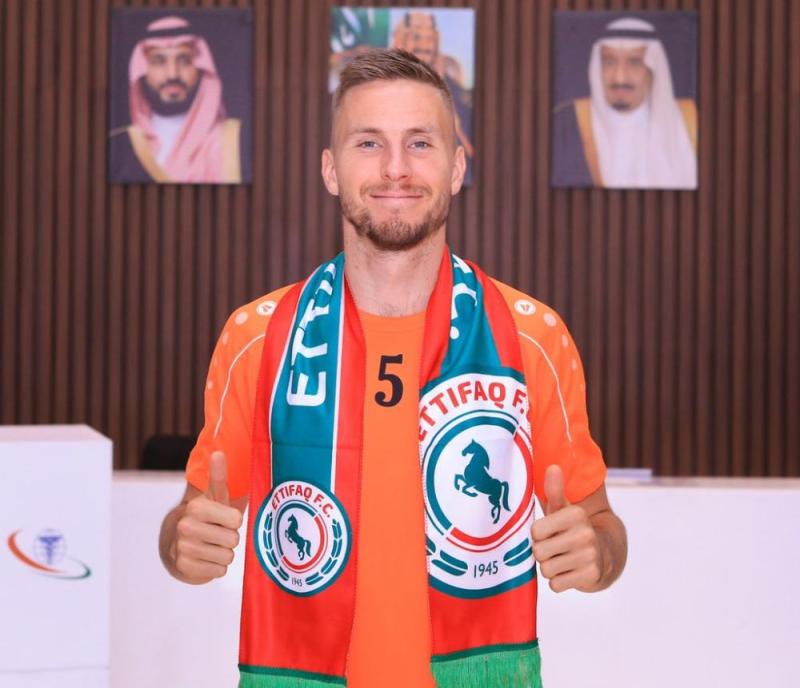 الاتفاق يضم مدافع المنتخب الإستوني