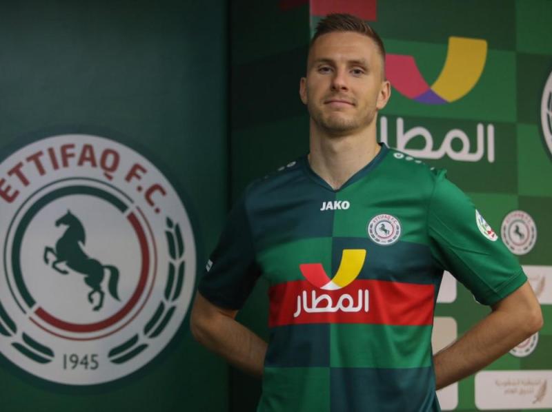 الاتفاق يضم مدافع المنتخب الإستوني