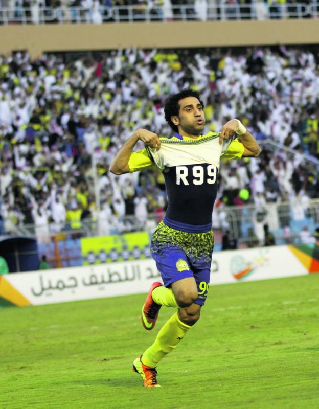 الراهب يعلق قميصه بعد 18 عاما