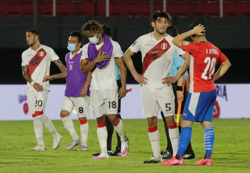 'كورونا ' يقصي لاعبَين من البيرو عشية مواجهة البرازيل