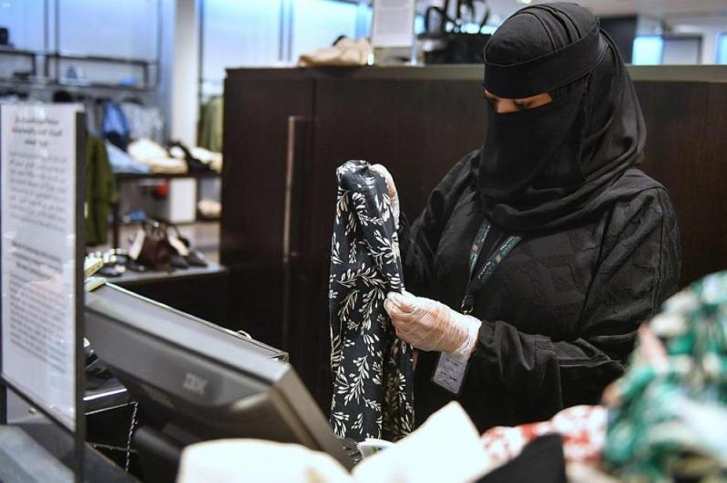 الموارد البشرية: المرأة في نسبة التوطين بـ 'سعودي واحد'