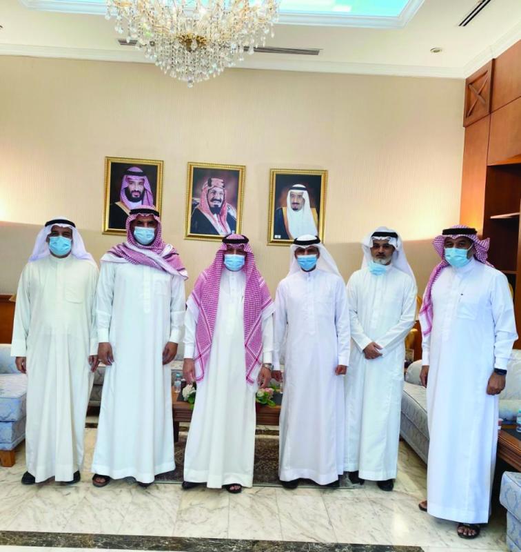 محافظ القطيف يبحث خطط وبرامج «نادي النور»