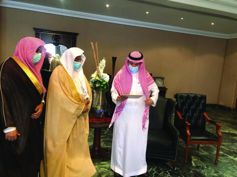 دوريات راجلة وراكبة لتفعيل «الصلاة نور»