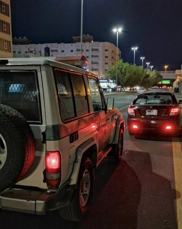 القبض على قائد مركبة عرضها سيده وأسرتها للخطر على الطريق