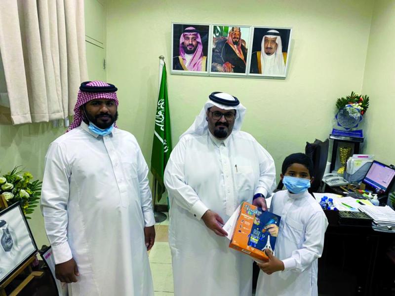 تكريم الفائزين بـ«المبرمج الواعد».. وتعاون بين «التعليم» و«الاتصالات»