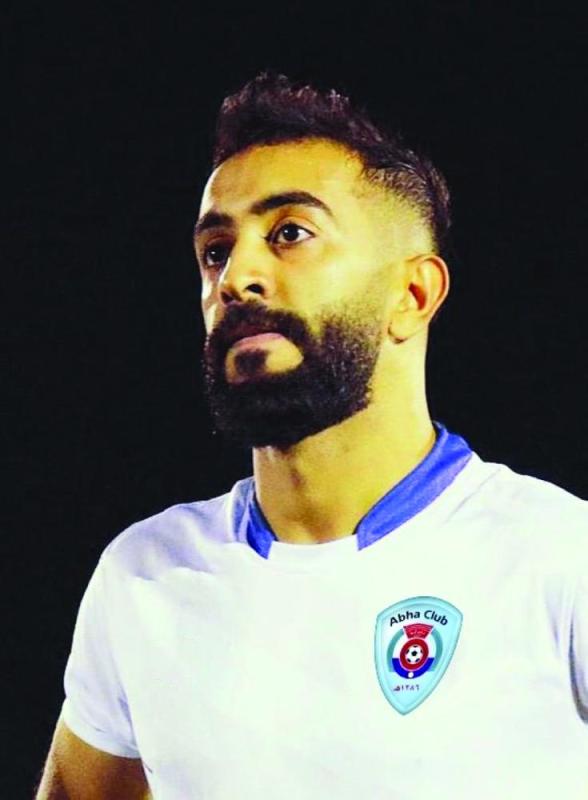 أبها يوافق على إعارة الزويد للحزم