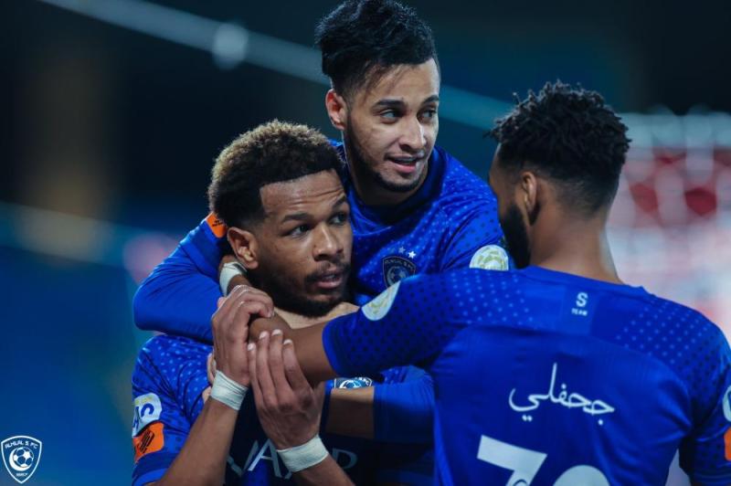 الهلال يبدأ الدفاع عن لقبه بانتصار على العين