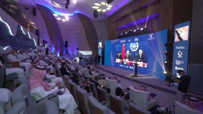 بقيمة نصف مليار.. توقيع عقود ترسية المرحلة الأولى للمسح الجيولوجي