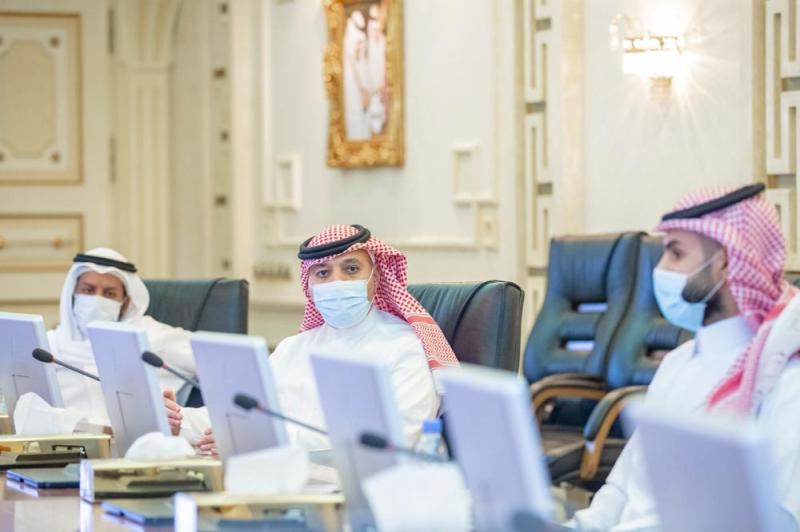 وزير الرياضة يلتقي بلجنة الكفاءة المالية في اجتماعها الأول