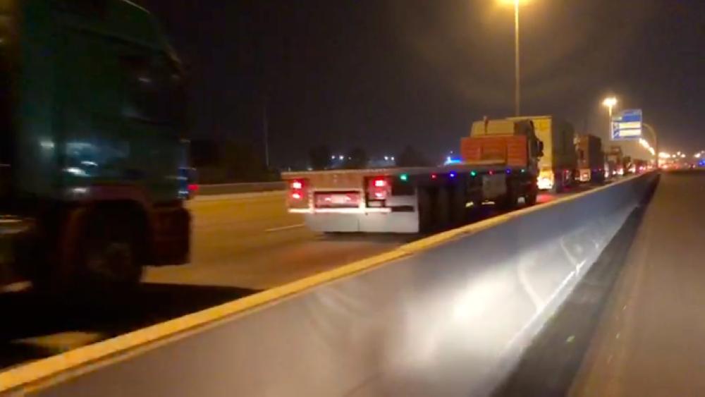تعطل شاحنة يربك الحركة على طريق «أبو حدرية»