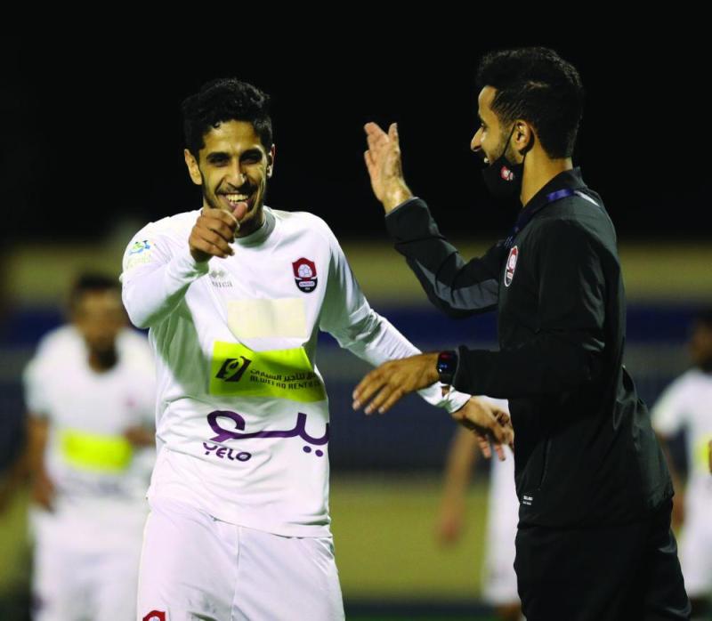 يا حسا من عيوني..فتحاوي والنصر لوني!