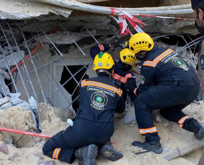 استمرار البحث عن محتجزين تحت أنقاض «برج الخبر»