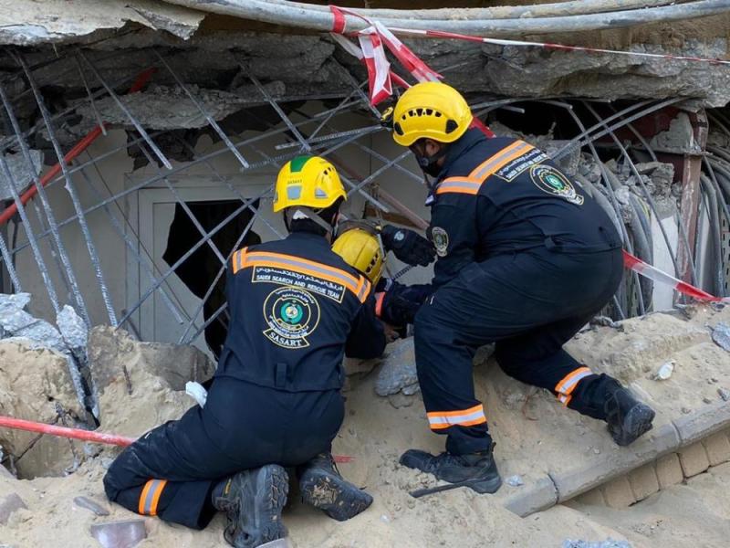 استمرار البحث عن محتجزين تحت أنقاض «برج الخبر»