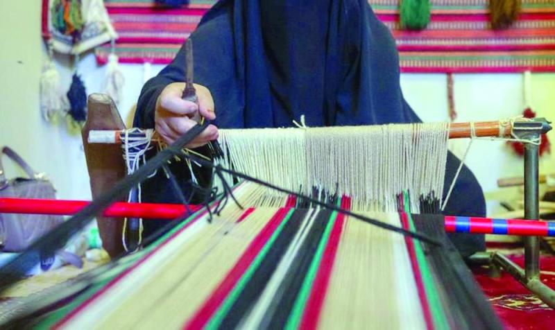 «الحرف اليدوية» موروث إبداعي يبحث عن التطوير