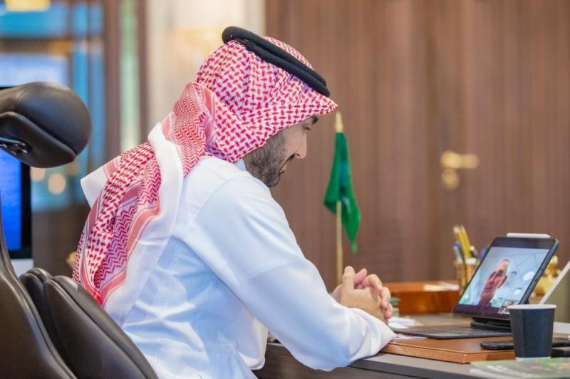 وزير الرياضة يلتقي بسفير الدنمارك لدى المملكة