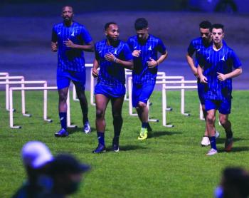 الخليج يعتمد على المناورات لمواجهة الطائي