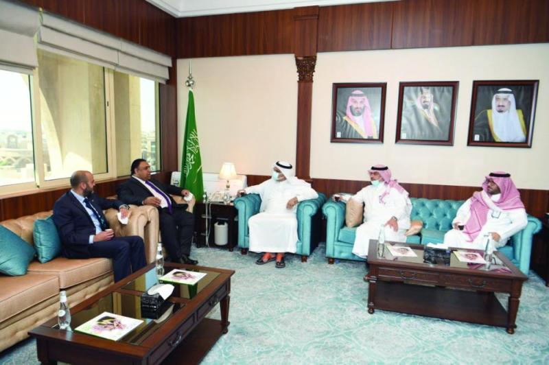تعاون مع المكتب التجاري البريطاني في «البنى التحتية»