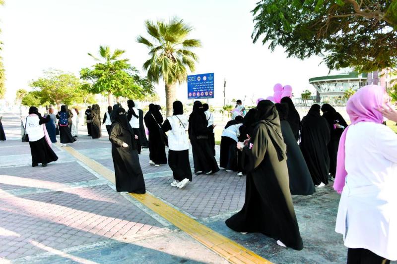 نساء الخبر يحاربن «سرطان الثدي» بالمشي