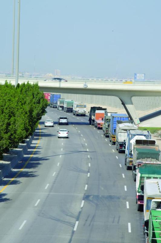 فوضى الشاحنات.. الأزمة مستمرة