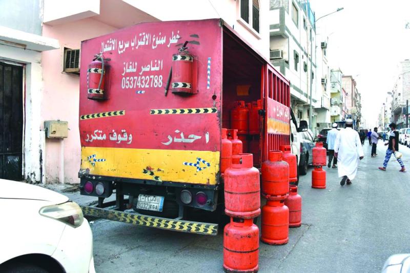أحياء الخبر تشكو أضرار «سيارات بيع الغاز»