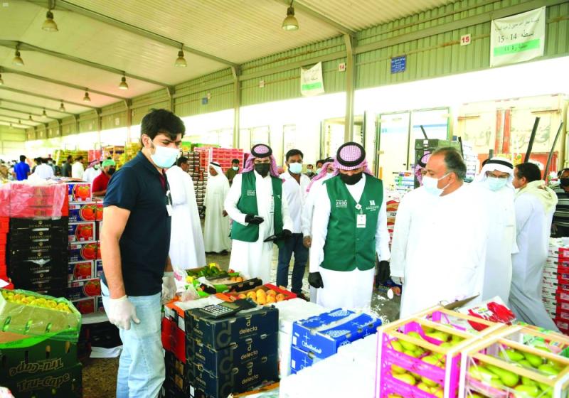 التشهير بـ 17 متسترا تجاريا خلال 3 أشهر