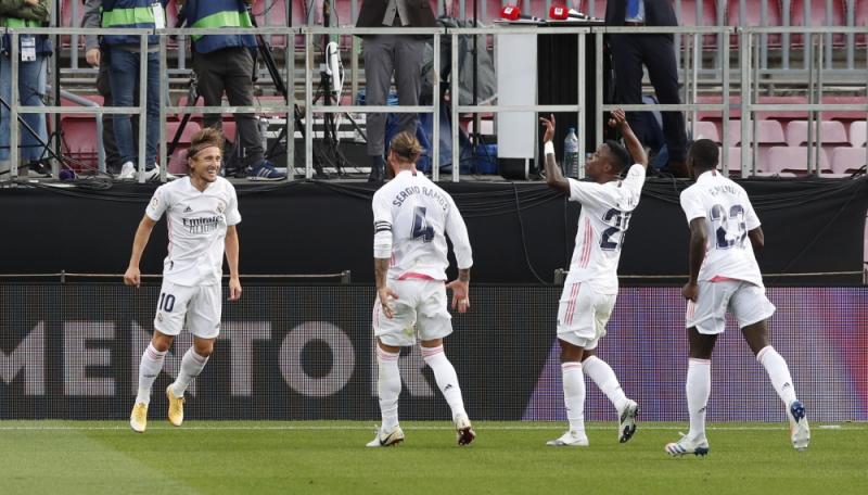 ريال مدريد يحسم الكلاسيكو بالفوز 3-1 في كامب نو
