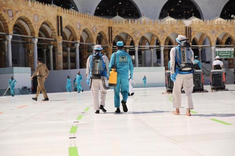 إصدار 682 رخصة لمزاولة الأعمال داخل المسجد الحرام