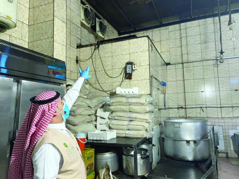 غلق مطعم مخالف للاشتراطات الصحية بسكاكا