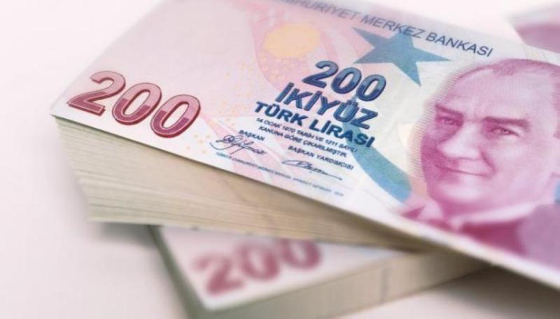الليرة التركية تسجل أدنى مستوياتها على الإطلاق عند 8 ليرات مقابل الدولار