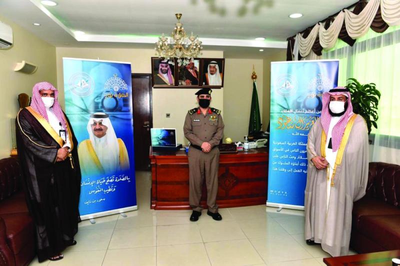 دوريات راجلة وراكبة لتفعيل «الصلاة نور»