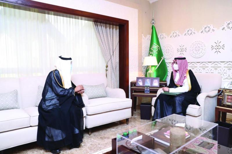 .. ويؤكد أهمية الالتزام بقيم الذوق العام