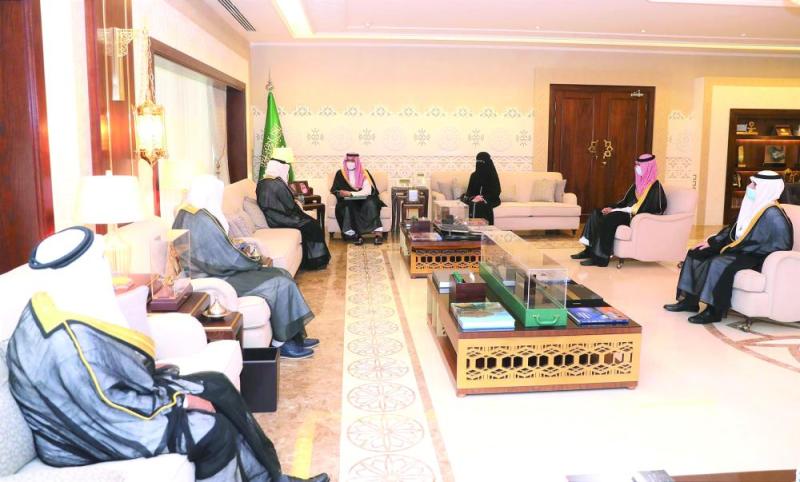.. ويؤكد أهمية الالتزام بقيم الذوق العام